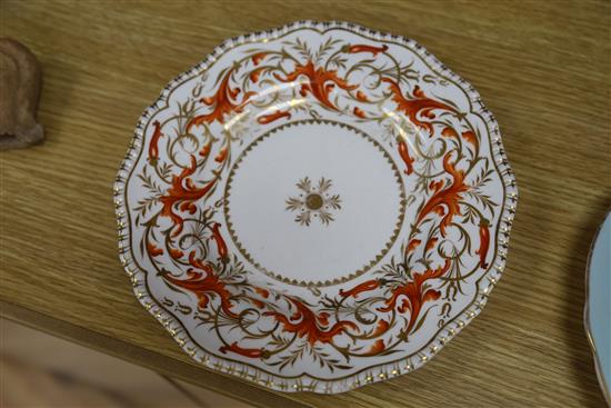 A Davenport iron red and gilt petal rimmed dessert plate and other decorative plates (16)